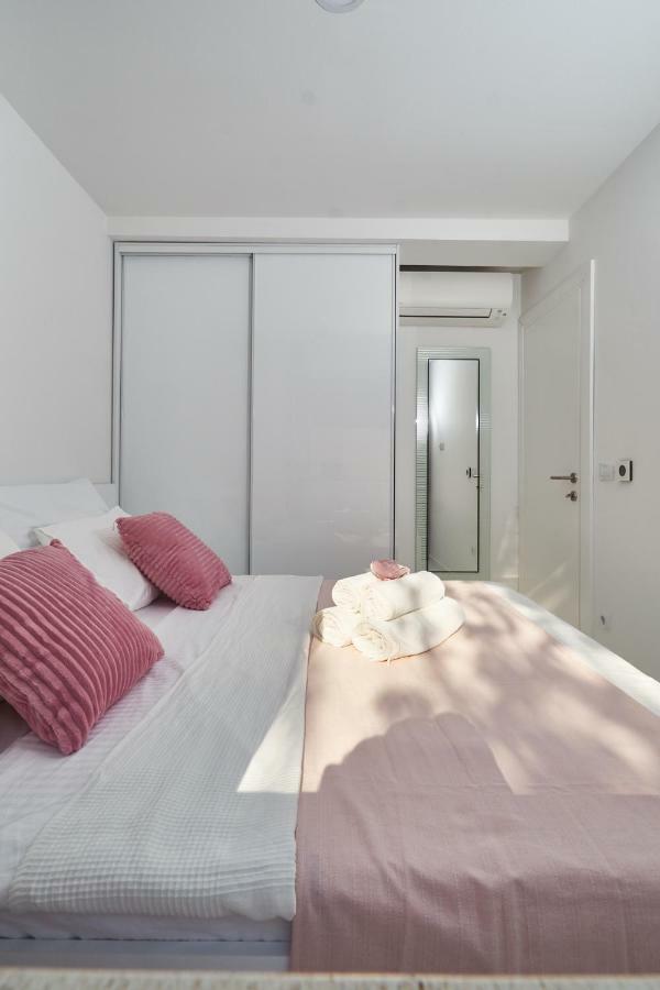 Brand New S & U Apartment