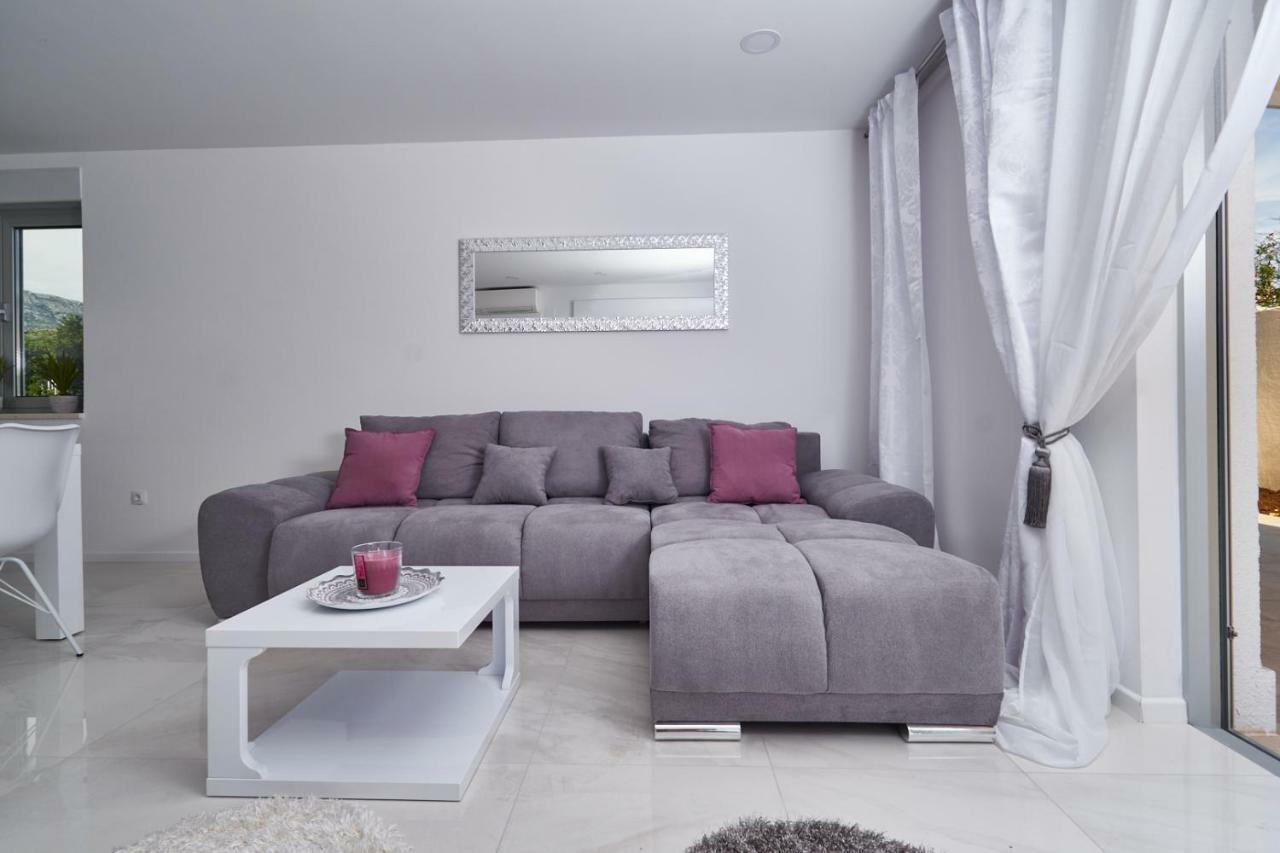 Brand New S & U Apartment *