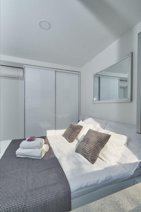 Apartament Brand New S & U *