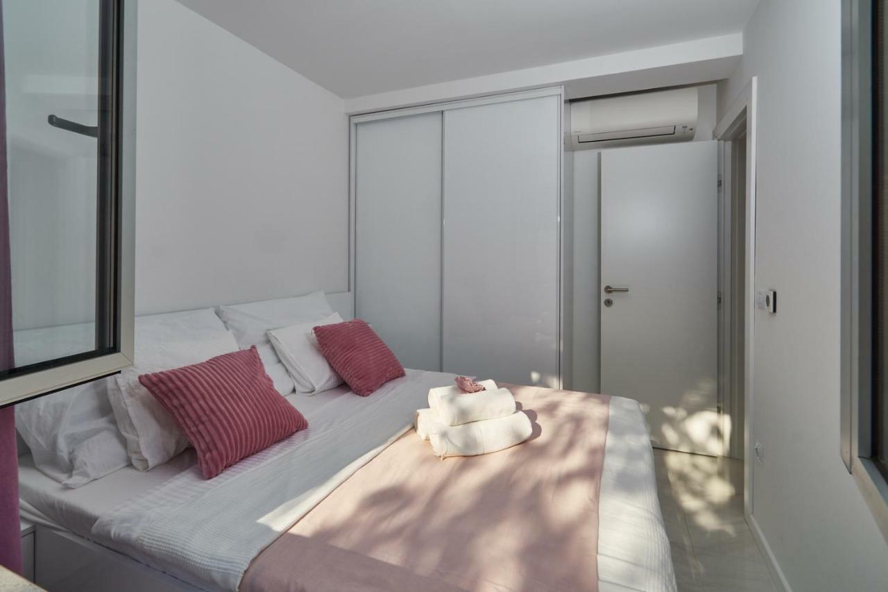 Brand New S & U Apartment *
