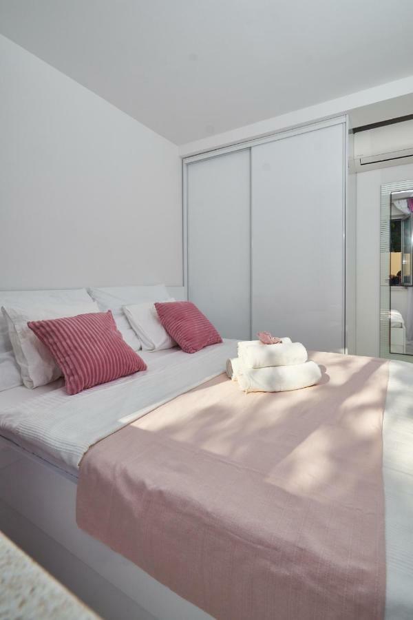 Apartment Brand New S & U